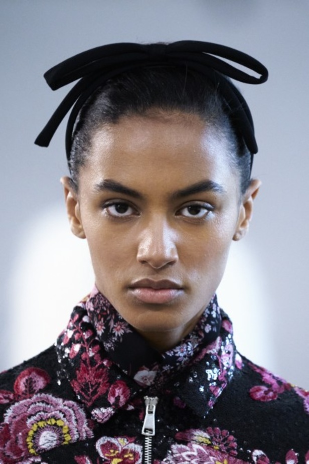 عرض ازياء جيامباتيستا فالي خلال اسبوع الموضة في باريس