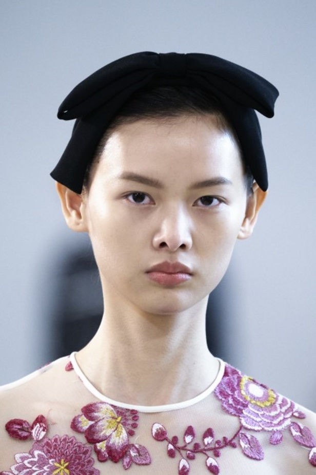 عرض ازياء جيامباتيستا فالي خلال اسبوع الموضة في باريس