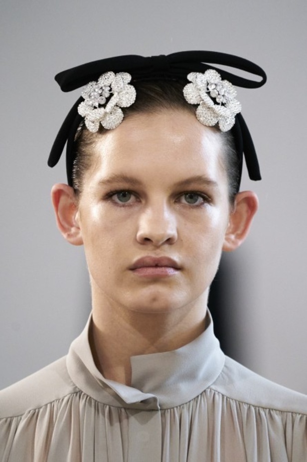 عرض ازياء جيامباتيستا فالي خلال اسبوع الموضة في باريس