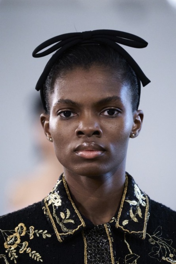 عرض ازياء جيامباتيستا فالي خلال اسبوع الموضة في باريس