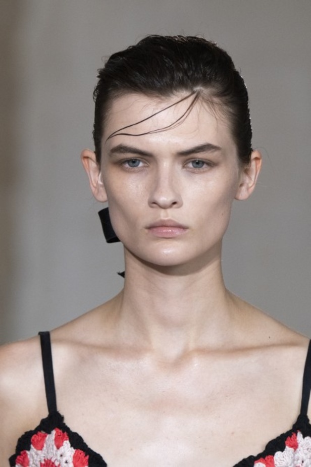 اسبوع الموضة في باريس 2019 مجموعة الالبسة الراقية من جيامباتيستا فالي لربيع وصيف 2020