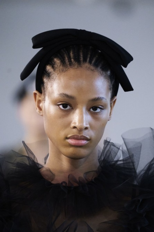 عرض ازياء جيامباتيستا فالي خلال اسبوع الموضة في باريس