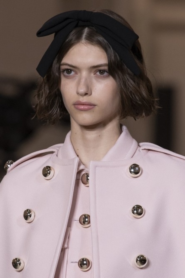 عرض ازياء جيامباتيستا فالي خلال اسبوع الموضة في باريس