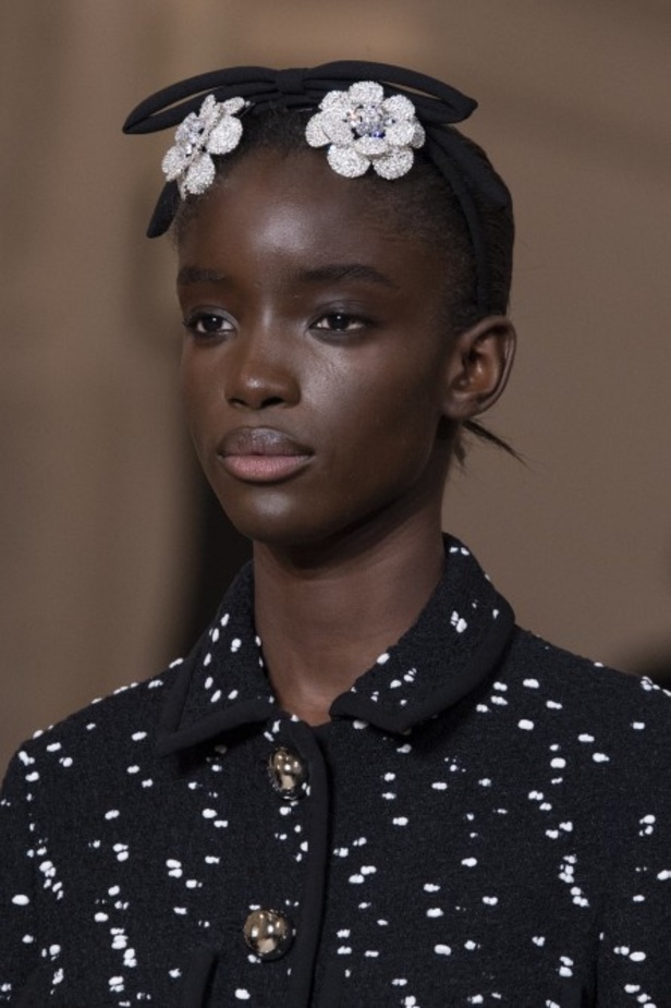 عرض ازياء جيامباتيستا فالي خلال اسبوع الموضة في باريس