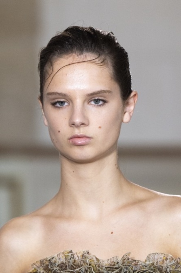 اسبوع الموضة في باريس 2019 مجموعة الالبسة الراقية من جيامباتيستا فالي لربيع وصيف 2020