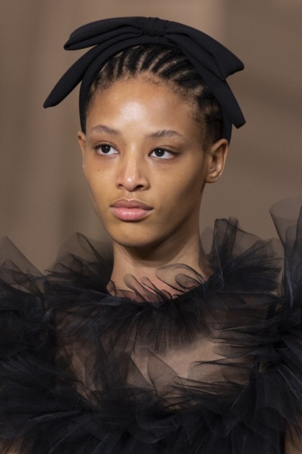 عرض ازياء جيامباتيستا فالي خلال اسبوع الموضة في باريس