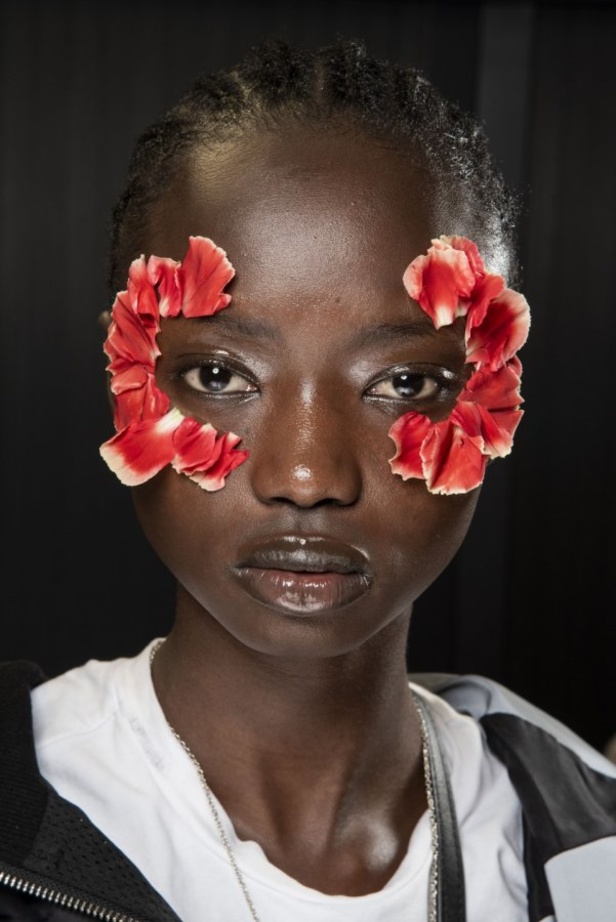 اسبوع الموضة في باريس 2019 مجموعة الالبسة الراقية من جيامباتيستا فالي لربيع وصيف 2020