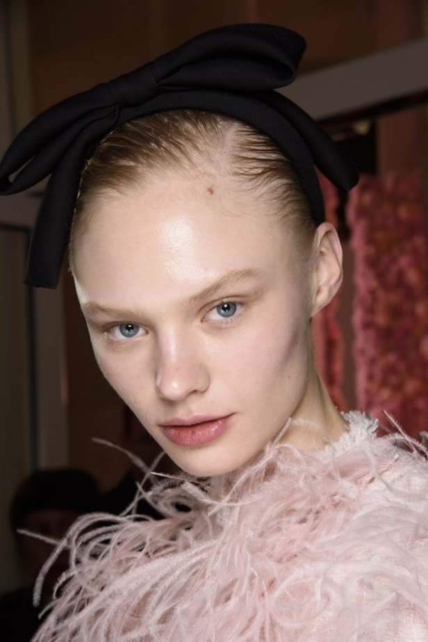 عرض ازياء جيامباتيستا فالي خلال اسبوع الموضة في باريس