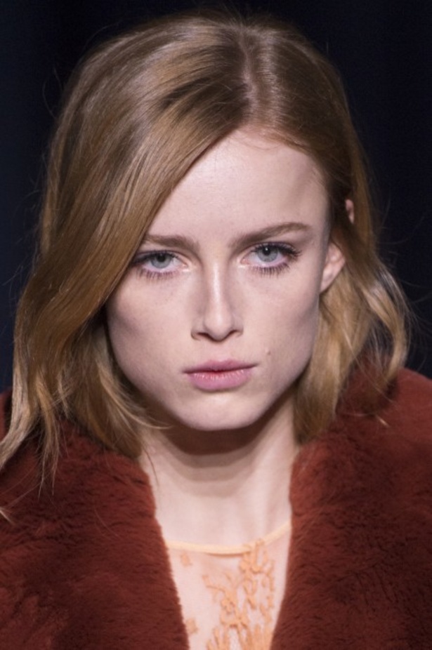 أزياء جيفنشي تظهر شخصية المرأة العملية والقوية