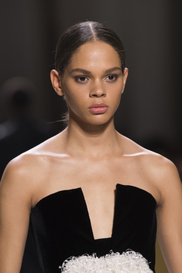 مجموعة جيفنشي كوتور 2019: تفاصيل دراماتيكية وغموض خيالي ساحر