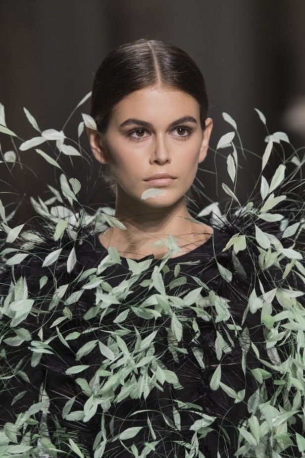 مجموعة جيفنشي كوتور 2019: تفاصيل دراماتيكية وغموض خيالي ساحر