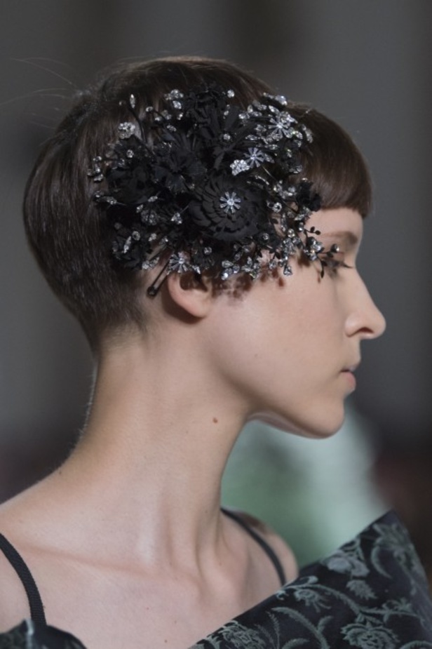 مجموعة جيفنشي كوتور 2019: تفاصيل دراماتيكية وغموض خيالي ساحر