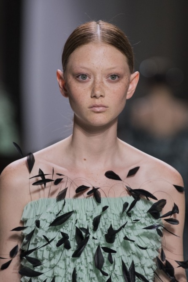 مجموعة جيفنشي كوتور 2019: تفاصيل دراماتيكية وغموض خيالي ساحر