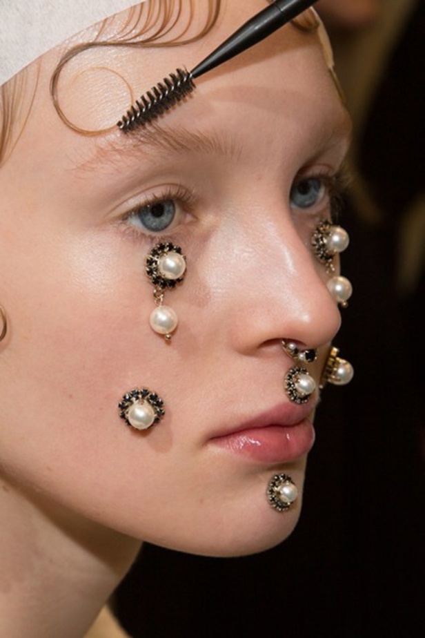 Givenchy بين الأسلوب الفيكتوري والهندي! 