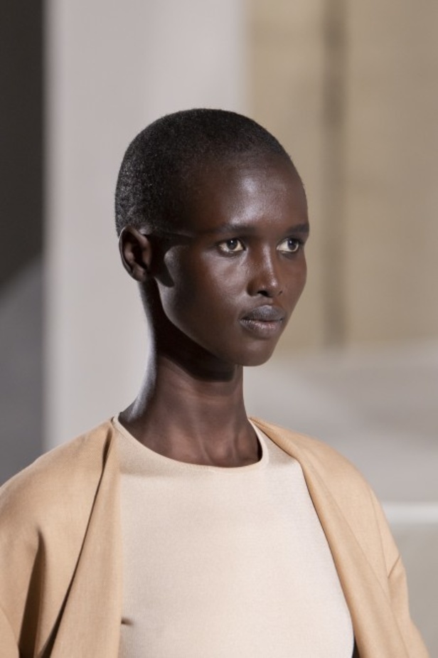 عرض أزياء Hermes لربيع وصيف 2021 من أسبوع الموضة في باريس