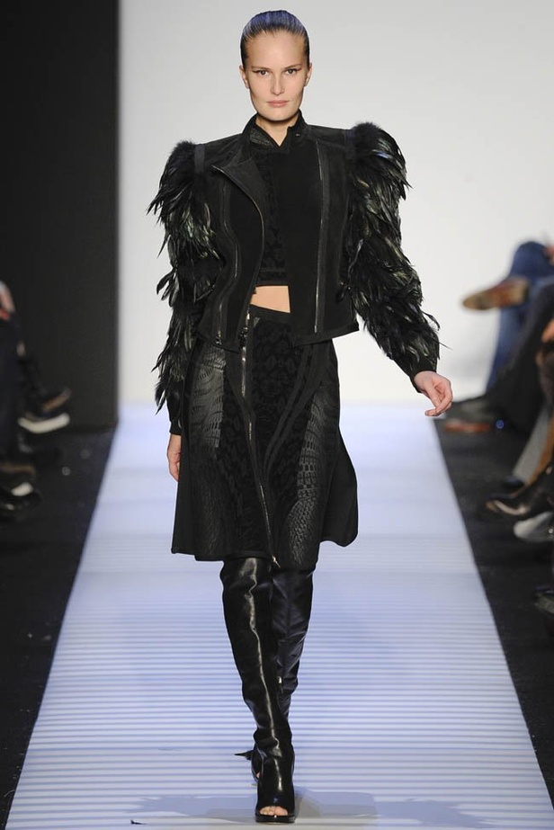 أناقة الفساتين من HERVE LEGER BY MAX AZRIA