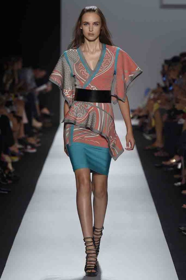 ربيع HERVE LEGER: أناقة مثيرة وحازمة