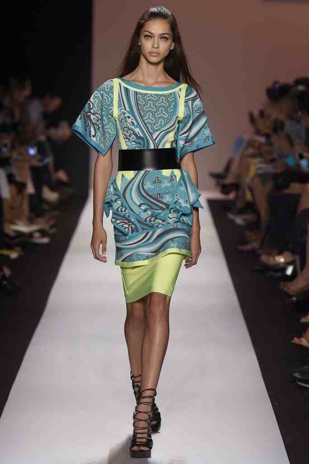 ربيع HERVE LEGER: أناقة مثيرة وحازمة