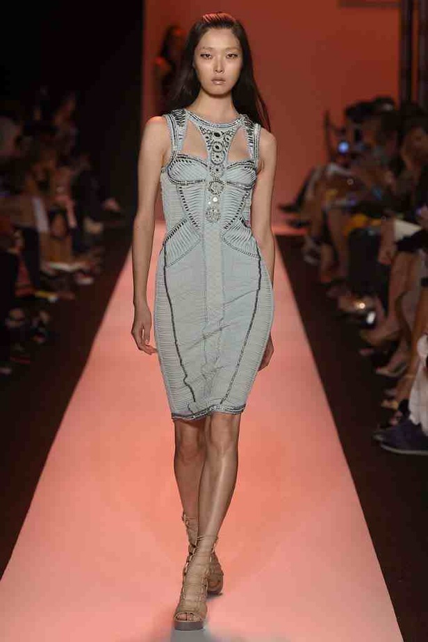 ربيع HERVE LEGER: أناقة مثيرة وحازمة