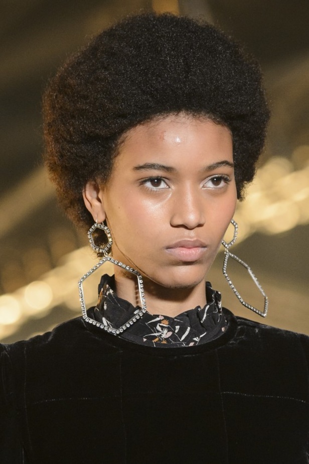 عرض أزياء إيزابيل ماران لخريف وشتاء 2017