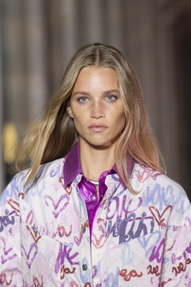 عرض أزياء ايزابيل ماران ISABEL MARANT لربيع وصيف 2021 خلال أسبوع الموضة في باريس