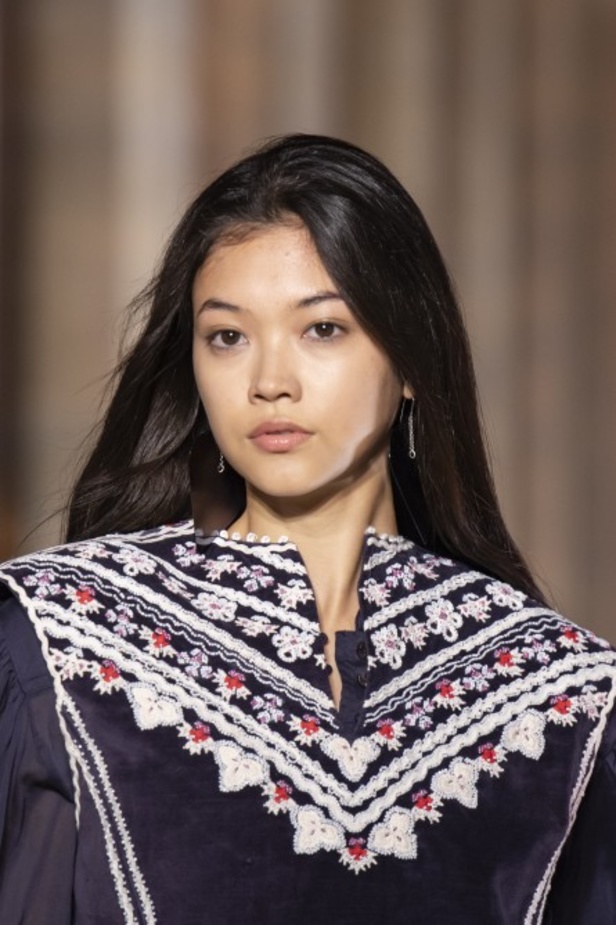 عرض أزياء ايزابيل ماران ISABEL MARANT لربيع وصيف 2021 خلال أسبوع الموضة في باريس