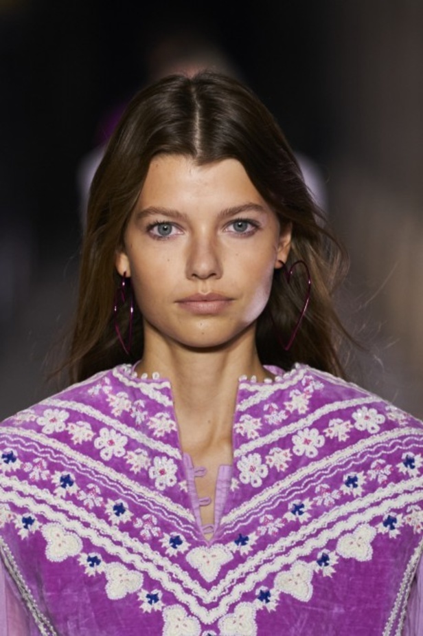 عرض أزياء ايزابيل ماران ISABEL MARANT لربيع وصيف 2021 خلال أسبوع الموضة في باريس