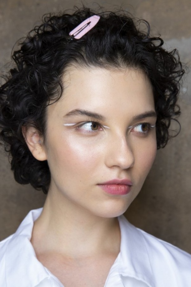 عرض مجموعة Issey Miyake ربيع وصيف 2020 