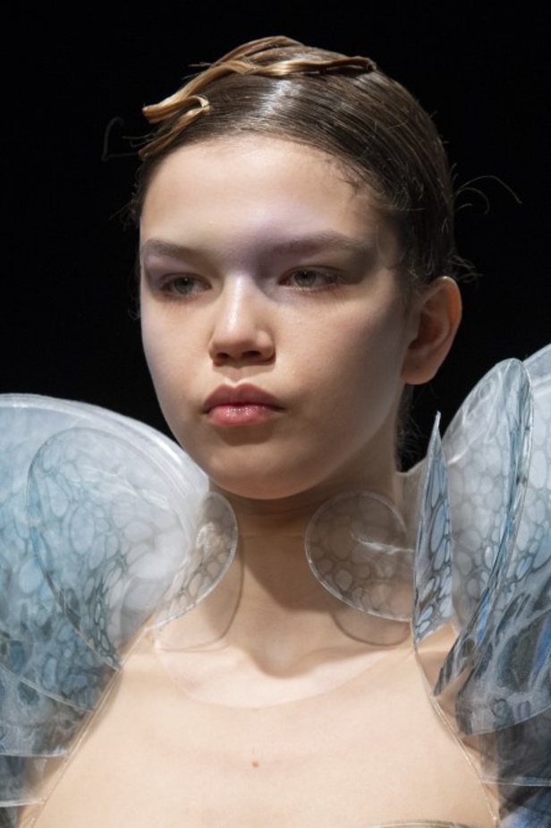 عرض ازياء haute couture من Iris Van Herpen لربيع وصيف 2020