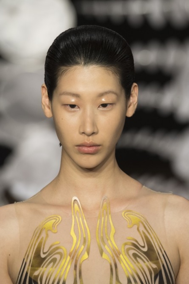 مجموعة Iris Van Herpen للأزياء الفاخرة لخريف وشتاء 2020