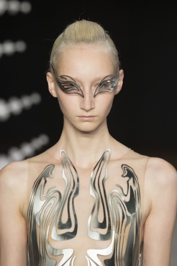مجموعة Iris Van Herpen للأزياء الفاخرة لخريف وشتاء 2020