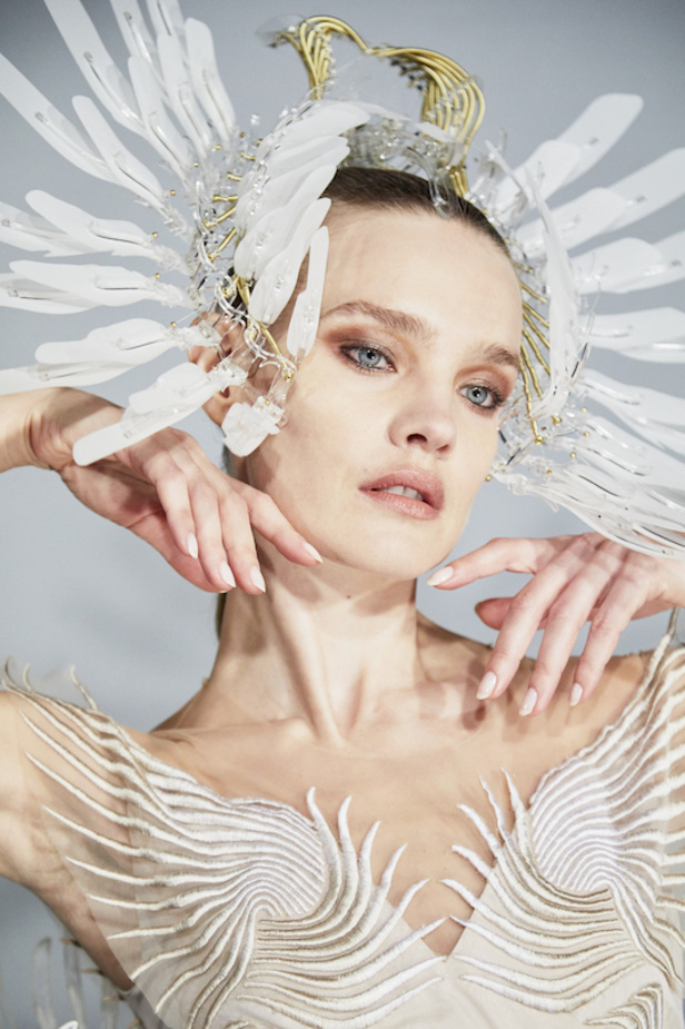 عرض أزياء ايريس فان هيربن للهوت كوتور لربيع وصيف 2021 ضمن أسبوع الموضة في باريس !