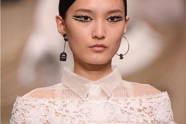 عرض أزياء كريستيان ديور لربيع 2018