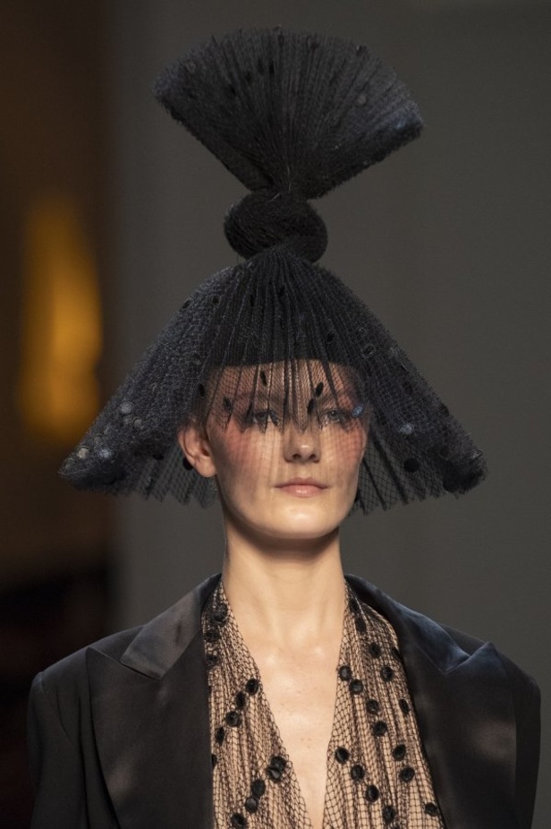 مجموعة الألبسة الراقية من جان بول غوتييه لربيع 2019