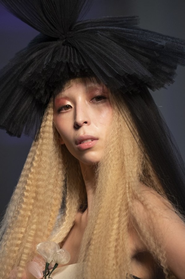 مجموعة الألبسة الراقية من جان بول غوتييه لربيع 2019