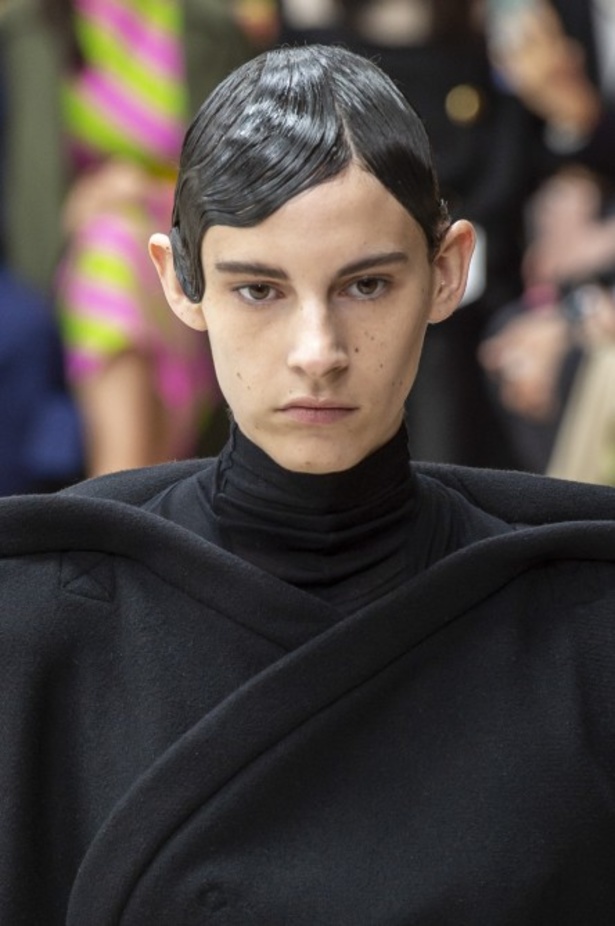 عرض أزياءJ.W. Anderson  لموسم خريف وشتاء 2019