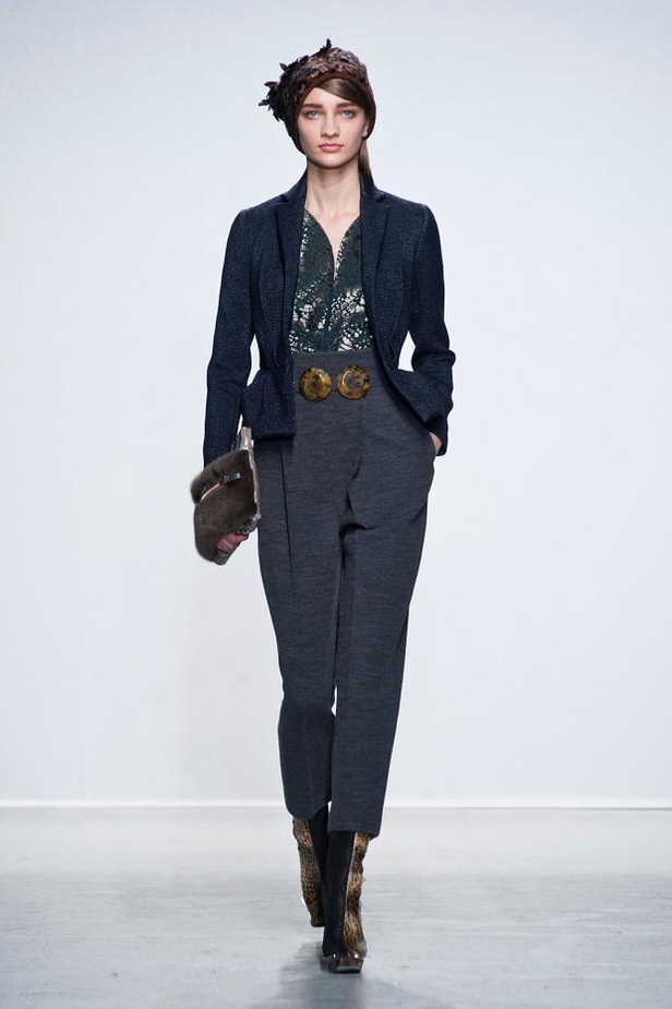 John Galliano: إبهار في الأقمشة والطبعات