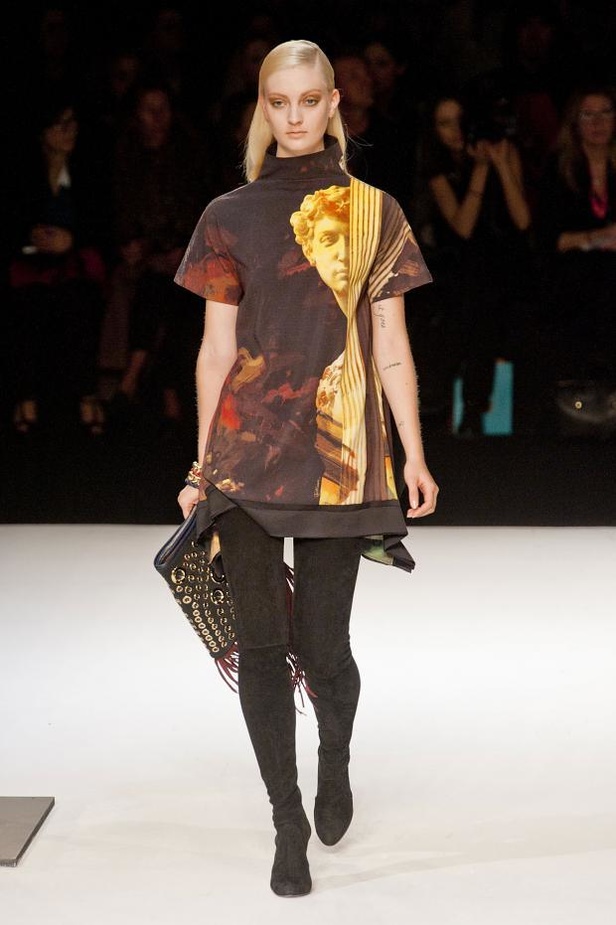 Just Cavalli: إنفجار الألوان والحياة النابضة