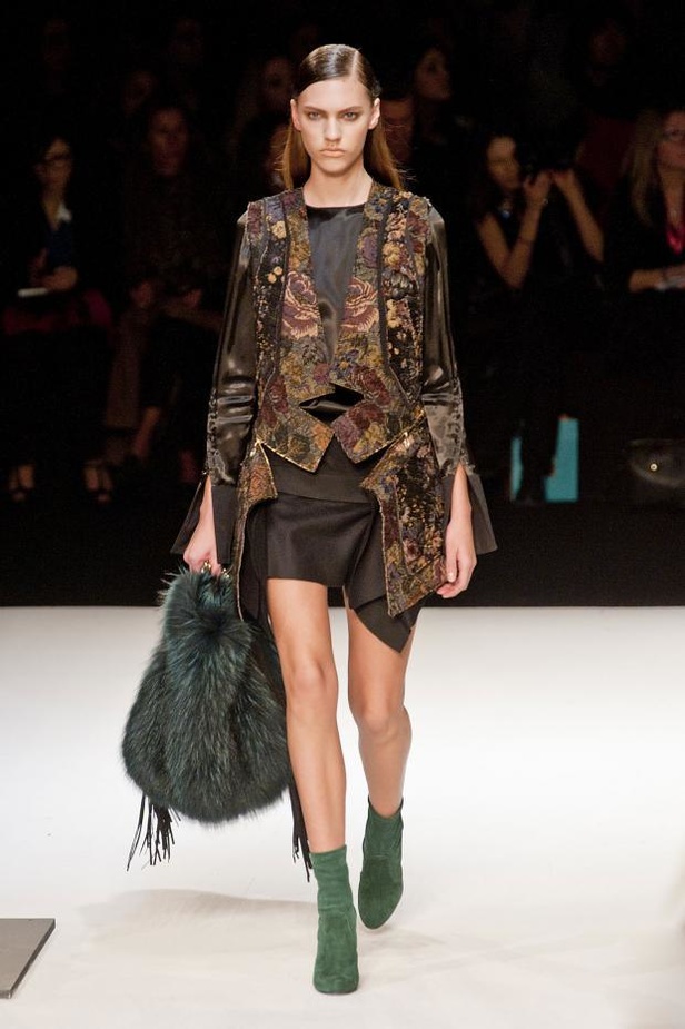 Just Cavalli: إنفجار الألوان والحياة النابضة