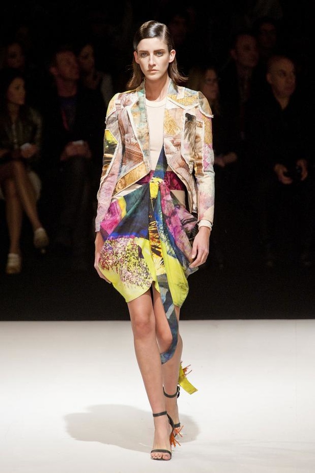 Just Cavalli: إنفجار الألوان والحياة النابضة