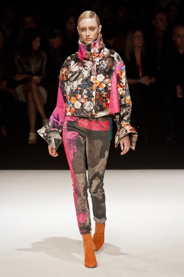 Just Cavalli: إنفجار الألوان والحياة النابضة