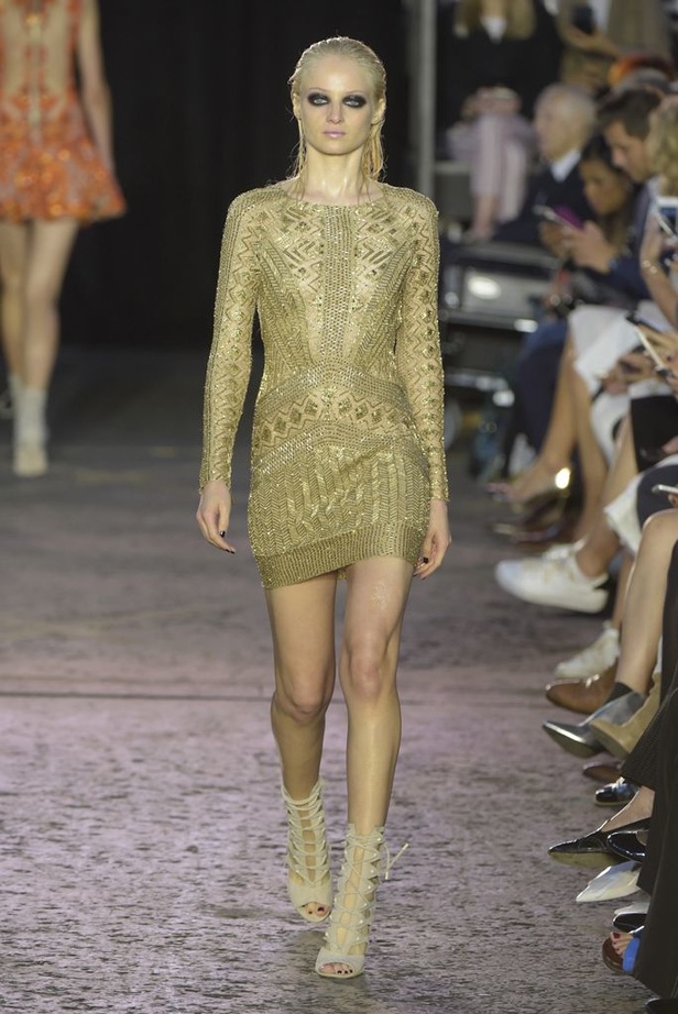 مجموعة Julien Macdonald لربيع و صيف 2016