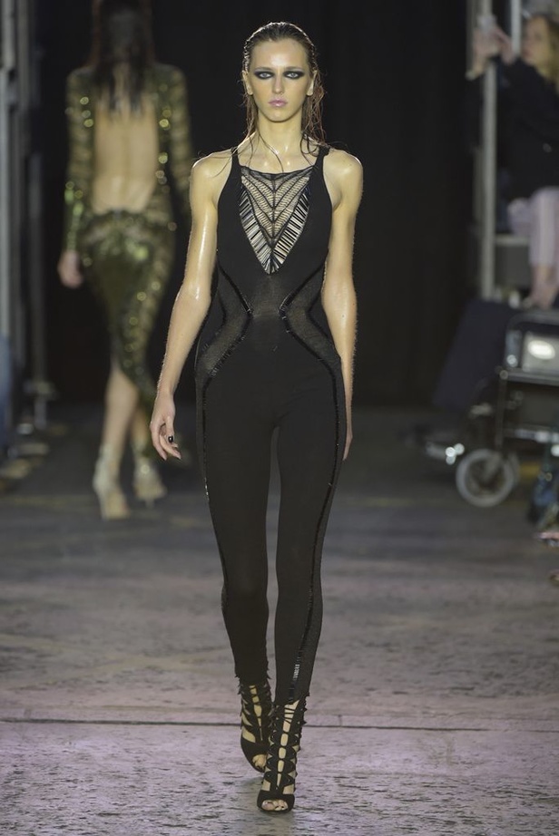 مجموعة Julien Macdonald لربيع و صيف 2016