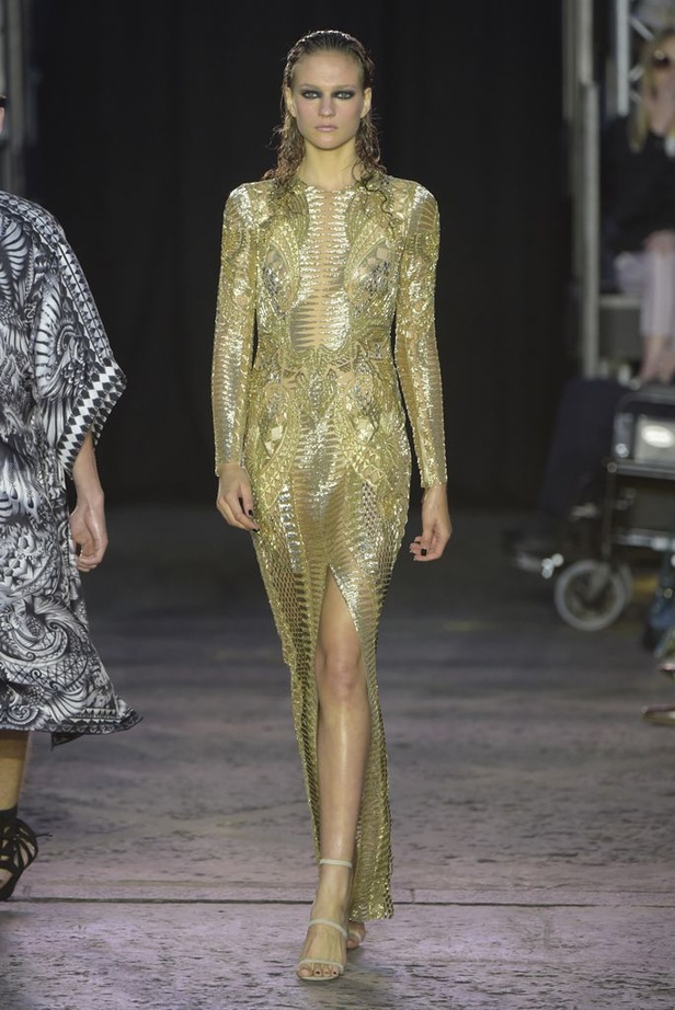 مجموعة Julien Macdonald لربيع و صيف 2016