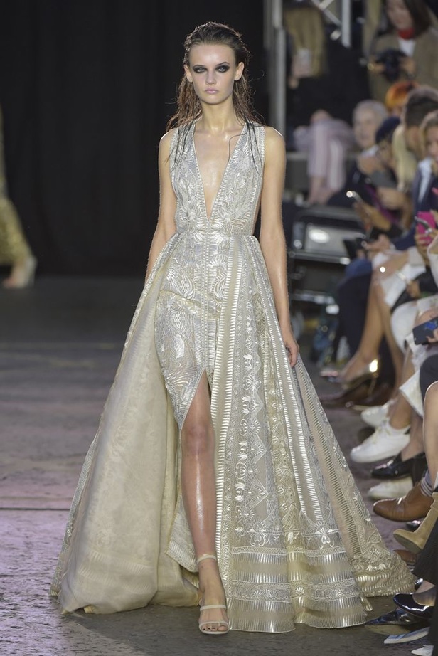 مجموعة Julien Macdonald لربيع و صيف 2016