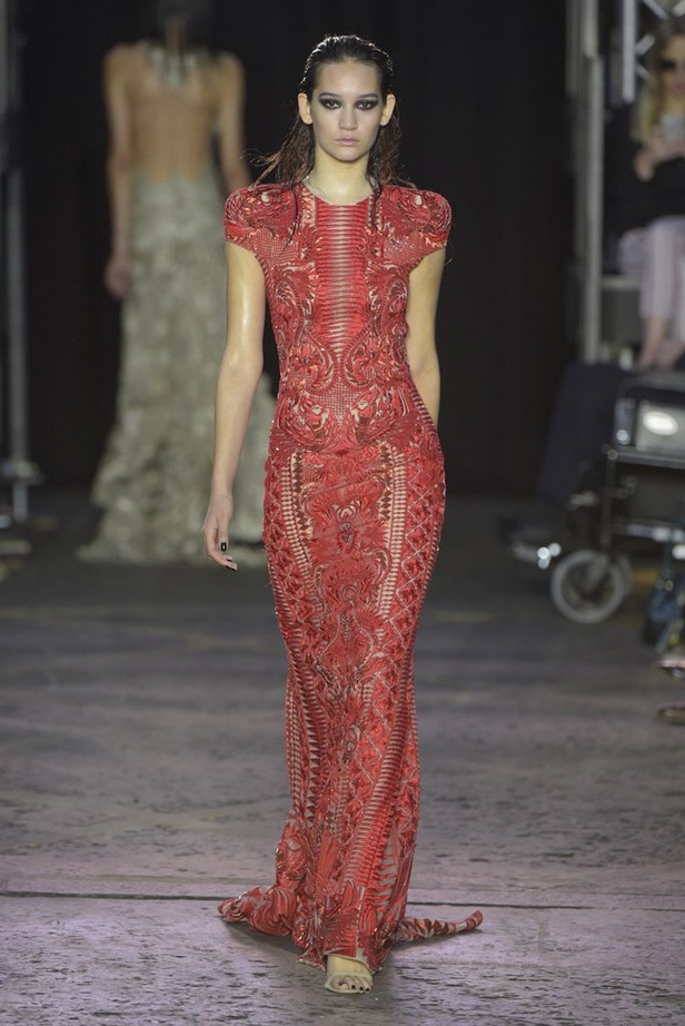 مجموعة Julien Macdonald لربيع و صيف 2016