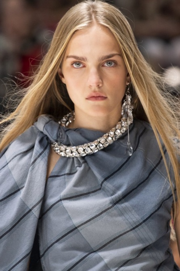 اسبوع الموضة في لندن 2019 مجموعة JW ANDERSON  للأزياء الجاهزة  لربيع وصيف 2020