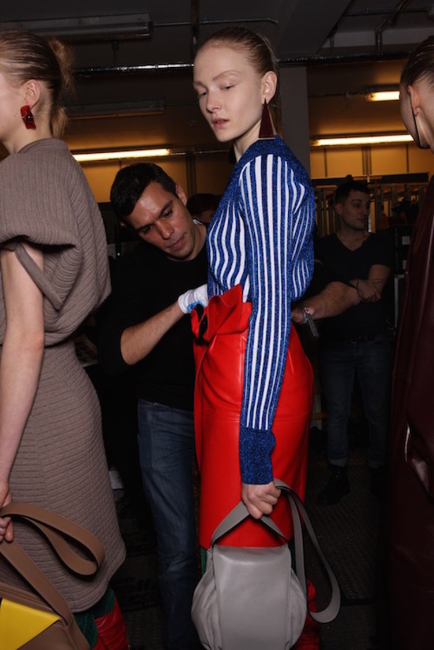 "J.W.Anderson".... صخب الثمانيّات بجرأة وتفرّد