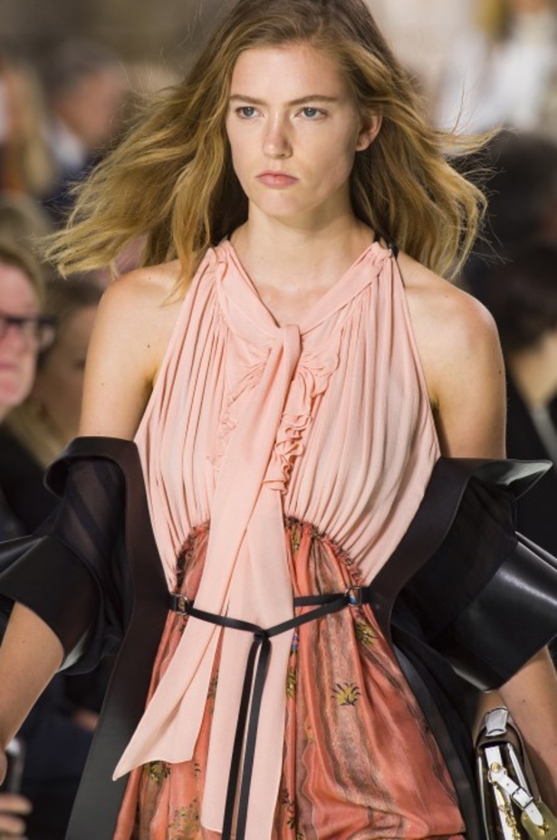 مجموعة لوي فيتون تختم أسبوع الموضة الباريسي