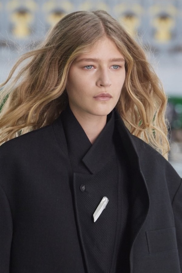 عرض ازياء Louis Vuitton من أسبوع الموضة في باريس لربيع وصيف 2021